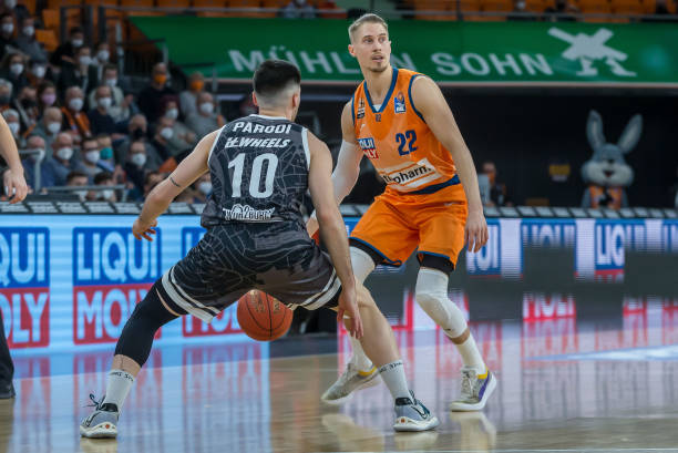 变阵背后的 变阵背后的